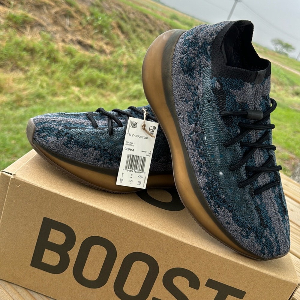 Yeezy Boost 380 9.5 Males NWT-SOLD